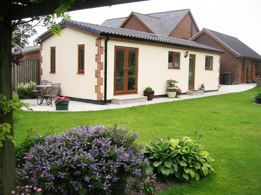 Coastal Garden Lodge Preesall 外观 照片